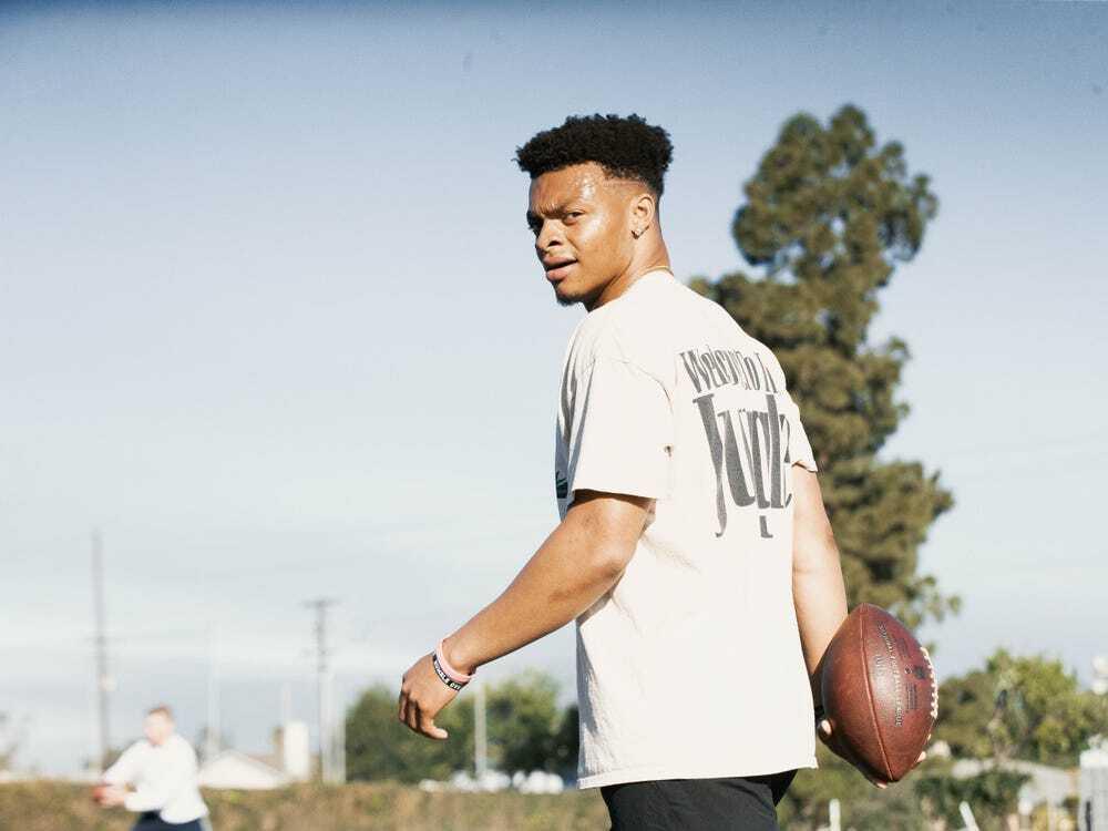 Justin Fields embracing opportunity to deliver the Bears a franchise quarterback